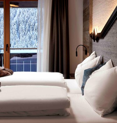 Schlafzimmer-Ausblick in den Mei.Berg Appartements